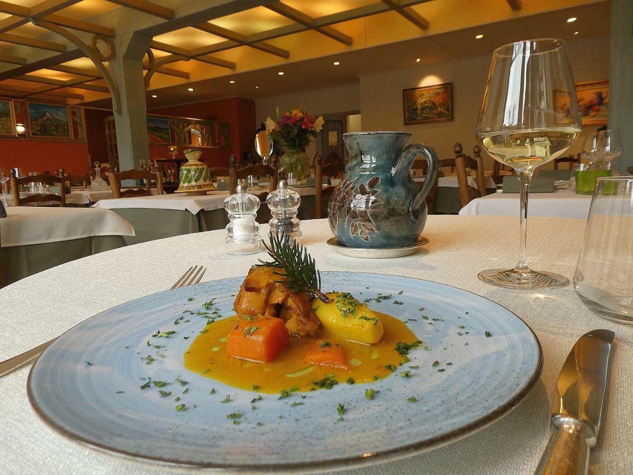 Logis Hotel Restaurant Le Mont Aigoual Meyrueis Eksteriør bilde